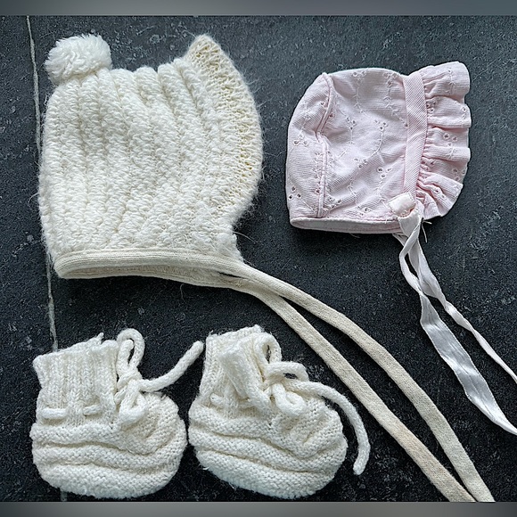 2/$10 - White & Pink Baby Bonnets and White knit Baby Booties with tassels - Picture 14 of 15